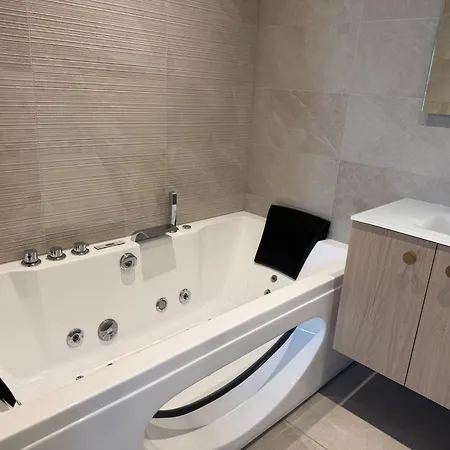Romantique Avec Balneotherapie Apartamento Châtellerault
